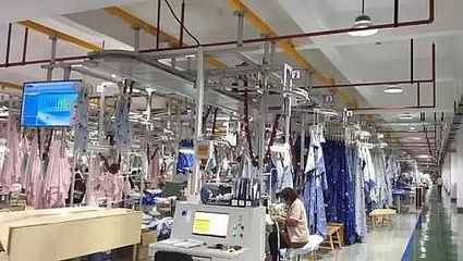 廣角信息發(fā)布系統(tǒng)助力服裝廠吊掛式流水線生產(chǎn)管理數(shù)字化與針紡織品銷售優(yōu)化
