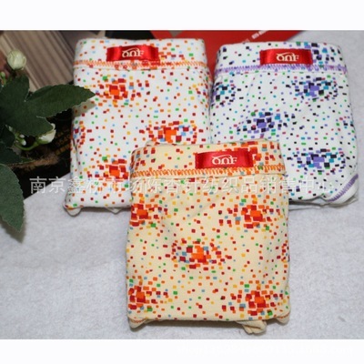 安妮芳女士彈力棉內褲 彩色不規則格子透氣短褲的全方位解析